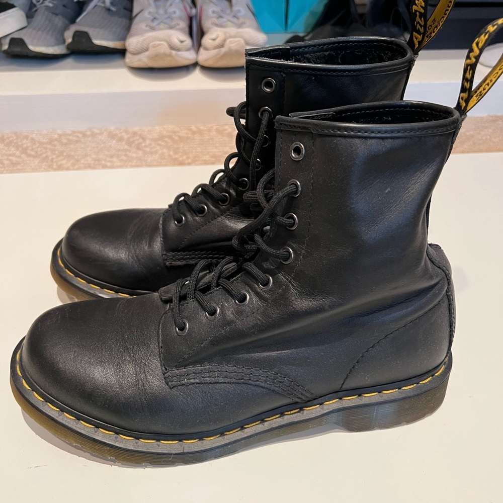 Classic Casual Black Lave Up Leather Ankle Boots Dr Martens 1460 Smooth